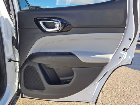 Used 2022 Jeep Compass Limited image 11