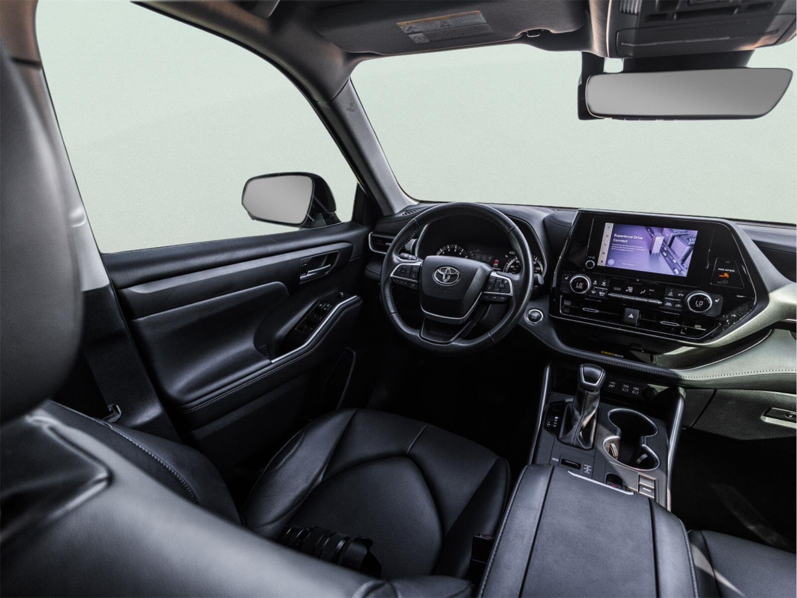 Used 2023 Toyota Highlander XLE FWD image 15