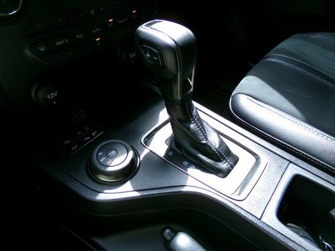 Used 2023 Ford Ranger Lariat w/ Tremor Off-Road Package image 18