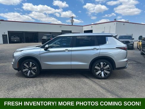 Used 2025 Mitsubishi Outlander SE FWD image 5