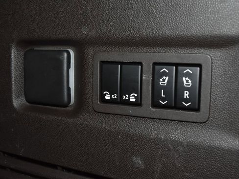Used 2023 Chevrolet Suburban LT w/ LT Signature Package AWD/4WD image 28