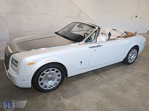 Used 2017 Rolls-Royce Phantom Drophead Coupe image 56