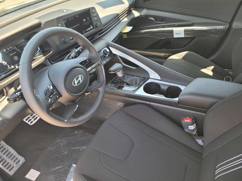 New 2026 Hyundai Elantra SEL Sport Premium FWD image 9