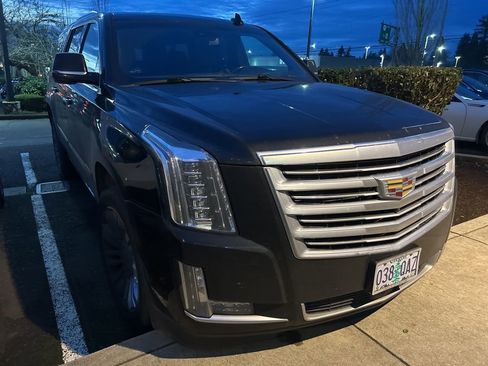 Used 2019 Cadillac Escalade ESV Platinum image 3