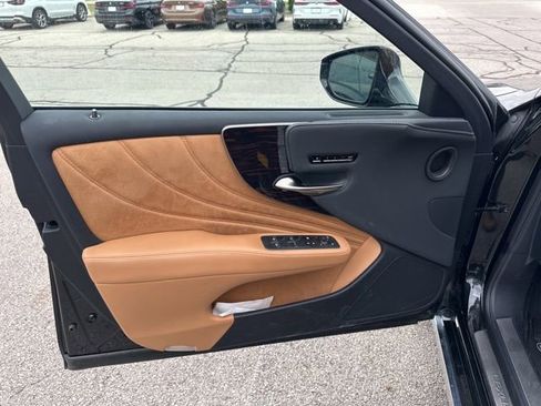 Used 2023 Lexus LS 500 AWD w/ Luxury Package image 10