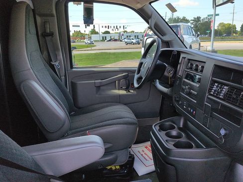 Used 2025 Chevrolet Express 2500 w/ Driver Convenience Package RWD image 7