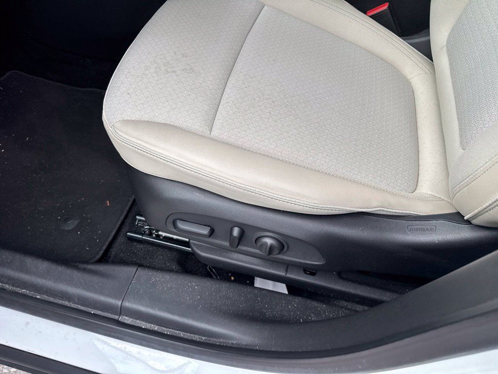 Used 2024 Buick Encore GX Preferred w/ Comfort Package FWD image 12