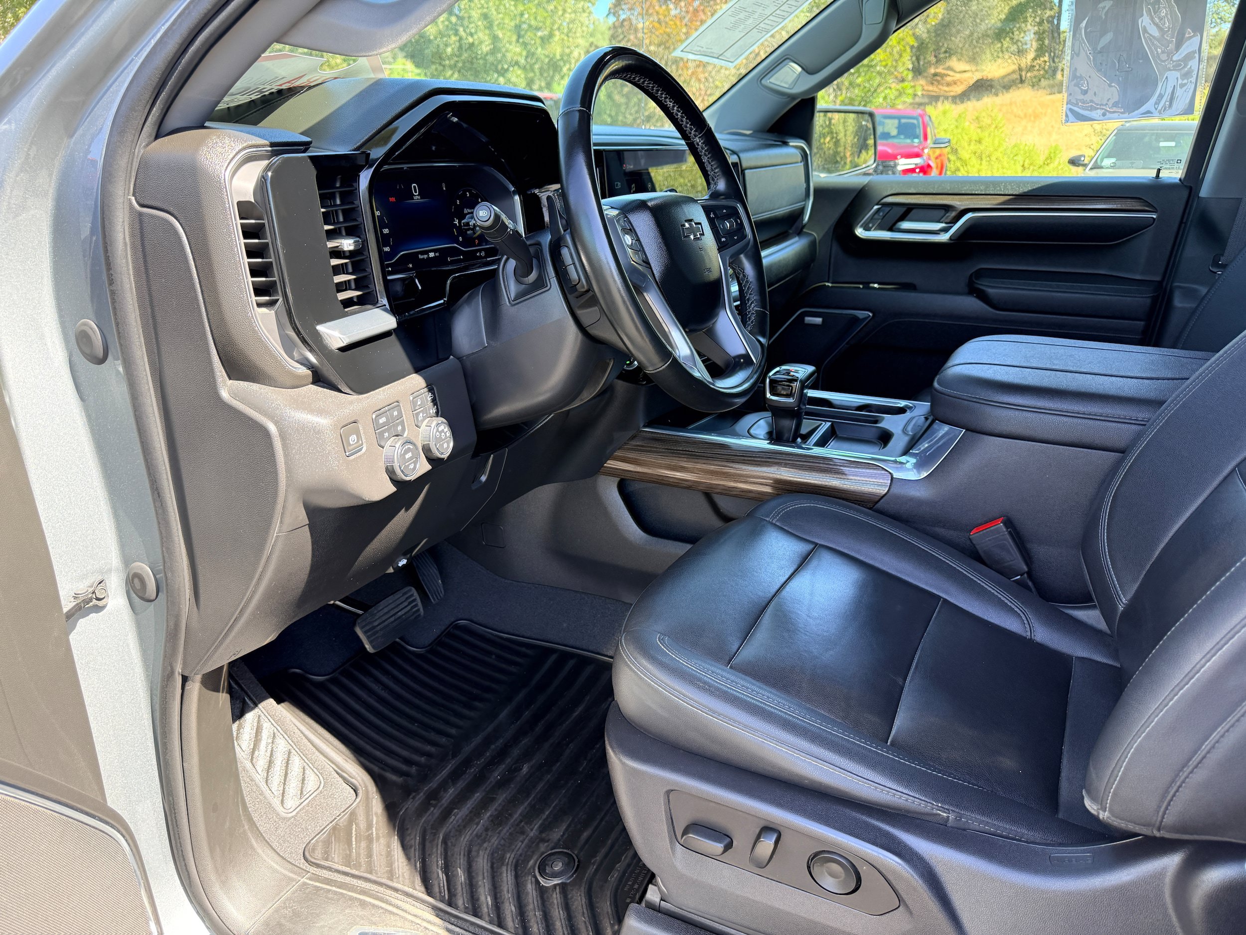 Used 2023 Chevrolet Silverado 1500 LT Trail Boss w/ LT Trail Boss Premium Package AWD/4WD image 15