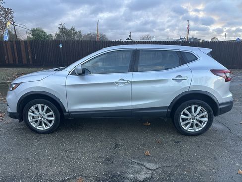 Used 2021 Nissan Rogue Sport S image 4