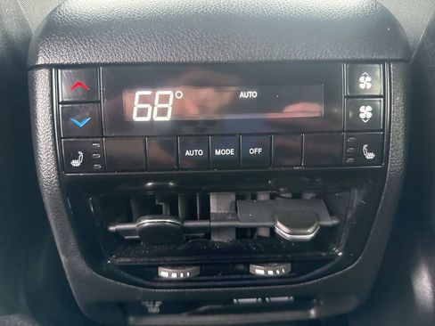 Used 2023 Jeep Grand Cherokee L Limited image 23