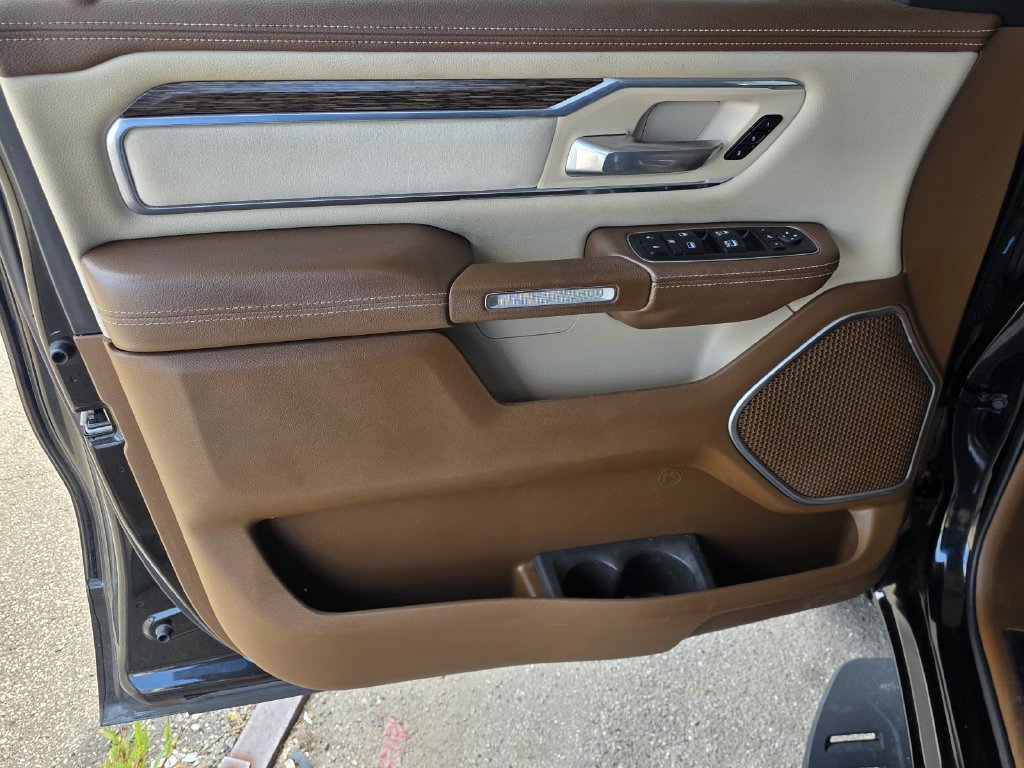 Used 2019 RAM 1500 Laramie AWD/4WD image 34