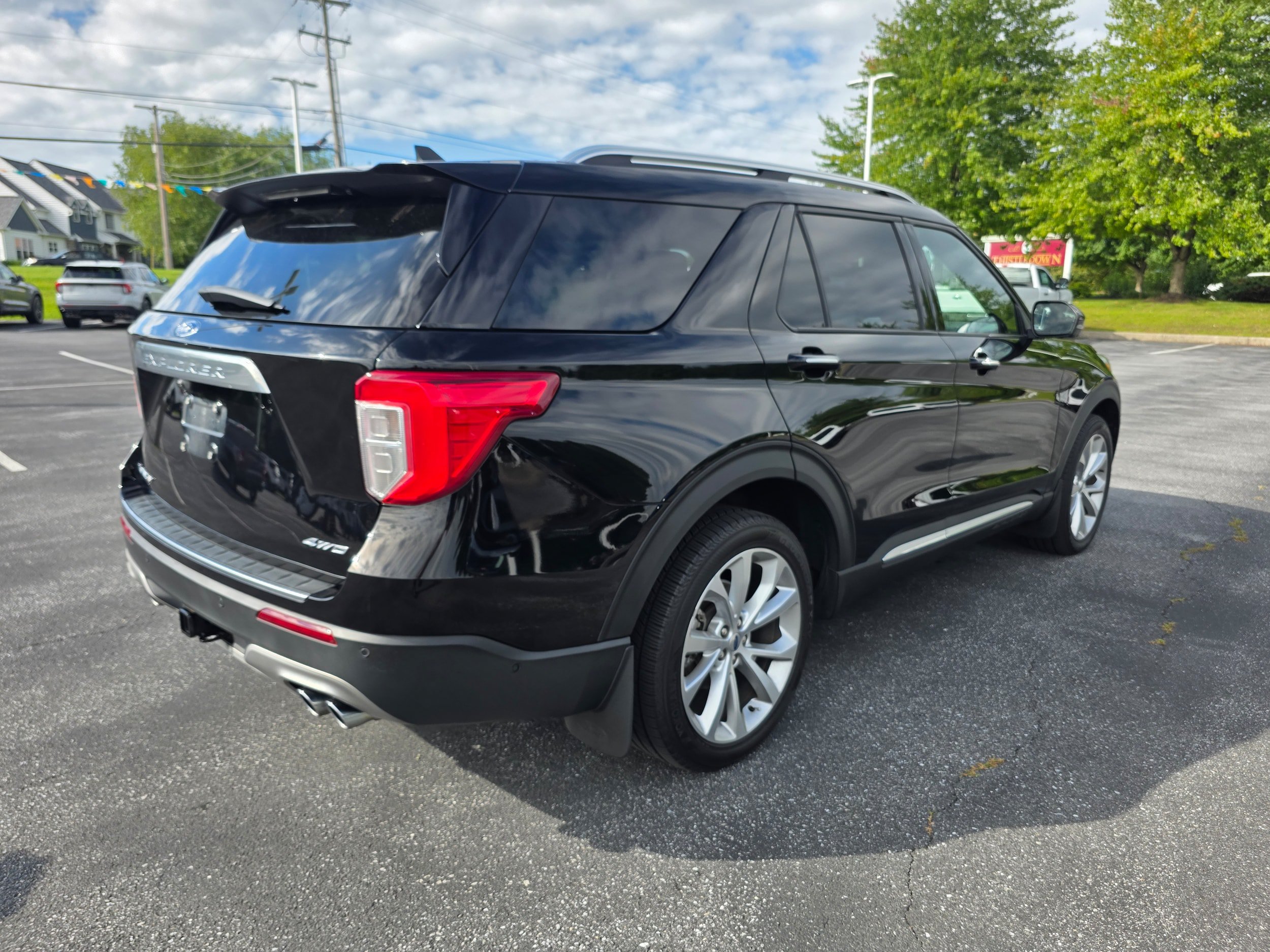 Used 2022 Ford Explorer Platinum w/ Equipment Group 601A AWD/4WD image 5