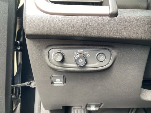 Used 2022 GMC Terrain AT4 image 16