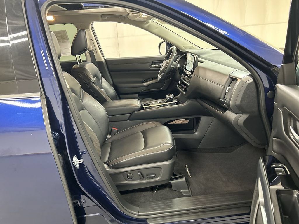 Used 2023 Nissan Pathfinder SL w/ SL Premium Package AWD/4WD image 25