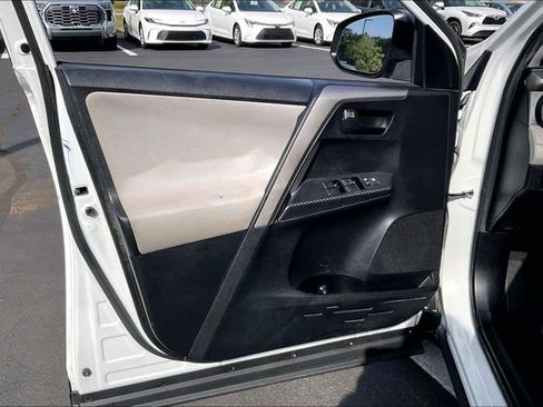 Used 2015 Toyota RAV4 LE FWD image 23