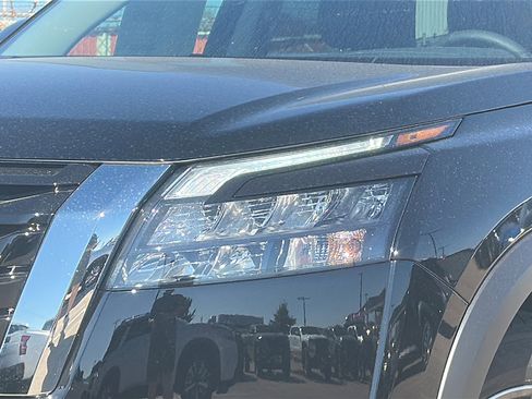 New 2025 Nissan Pathfinder SL image 4