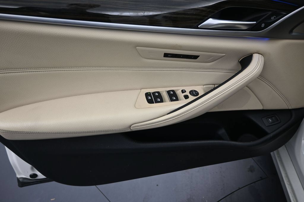 Used 2019 BMW 530i w/ Convenience Package RWD image 11