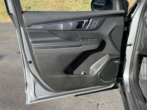 Used 2025 Buick Enclave Sport Touring w/ Power Package AWD/4WD image 10