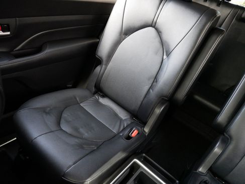 Used 2025 Toyota Grand Highlander AWD Hybrid image 12