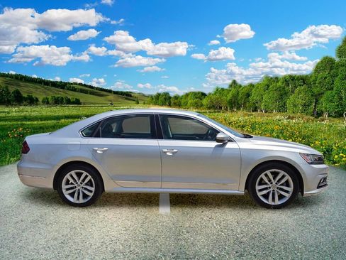Used 2018 Volkswagen Passat 2.0T SEL Premium FWD image 7