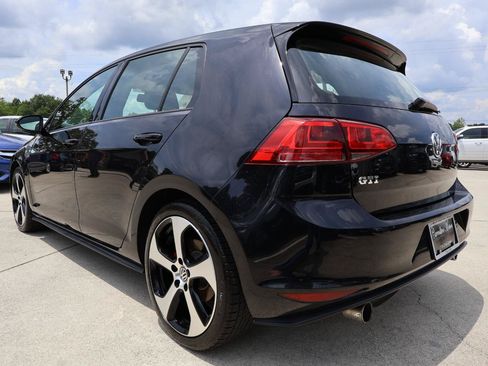 Used 2017 Volkswagen Golf 4-Door FWD image 4