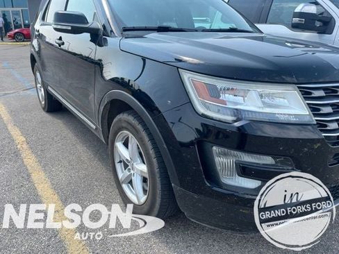Used 2017 Ford Explorer XLT w/ Equipment Group 202A AWD/4WD image 1