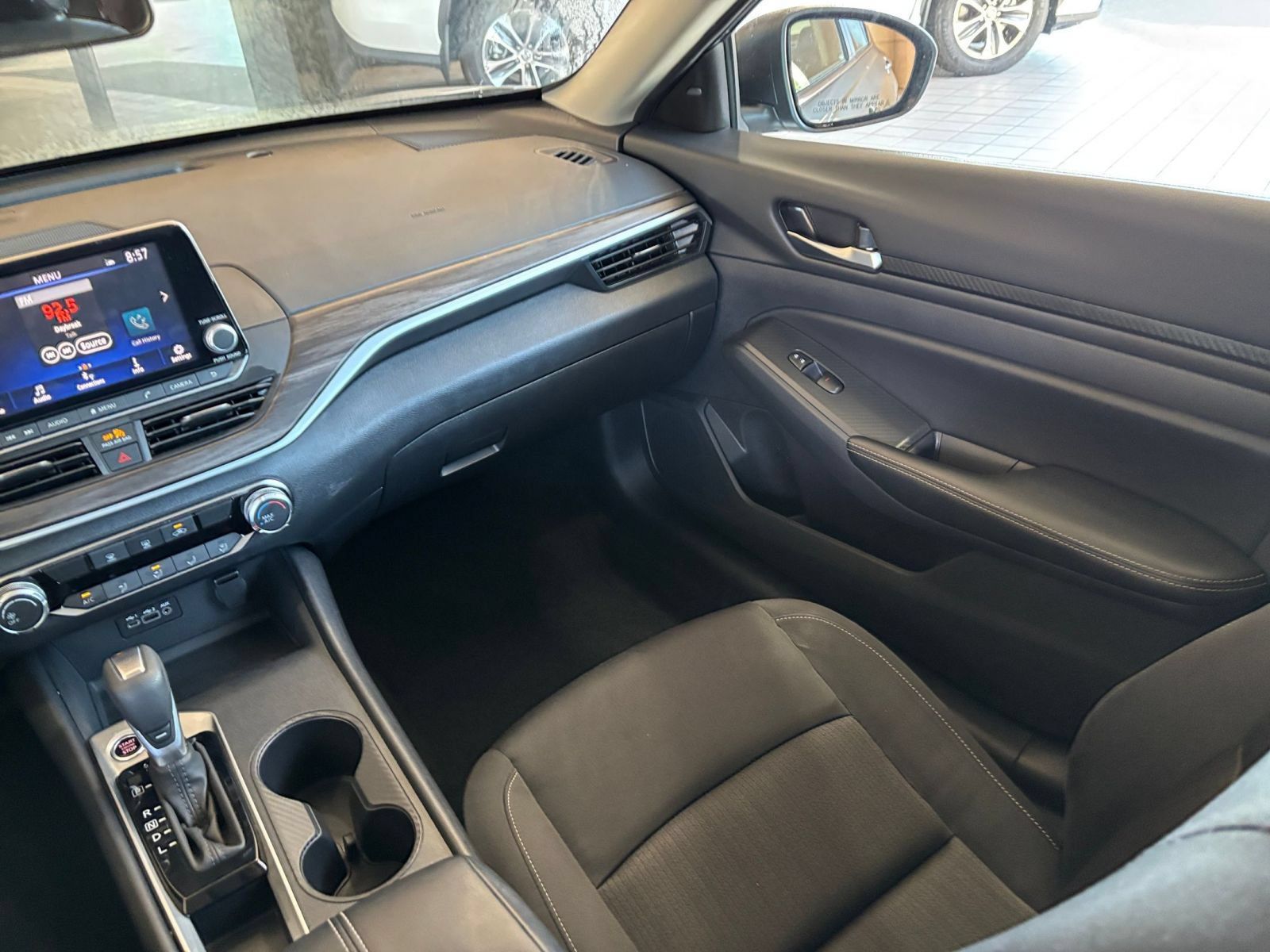 Used 2025 Nissan Altima 2.5 SV FWD image 34