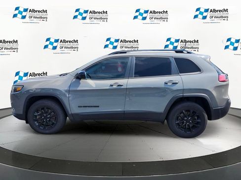 Used 2023 Jeep Cherokee Altitude Lux AWD/4WD image 2
