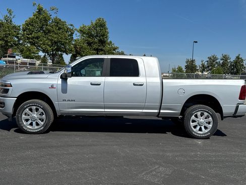 New 2026 RAM 2500 Laramie AWD/4WD image 6