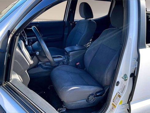 Used 2017 Toyota Tacoma TRD Sport image 17