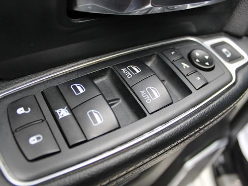 Used 2019 RAM 2500 Laramie w/ Night Edition image 16