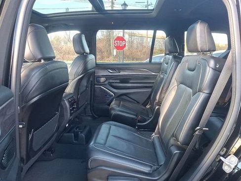 Used 2023 Jeep Grand Cherokee L Overland AWD/4WD image 10