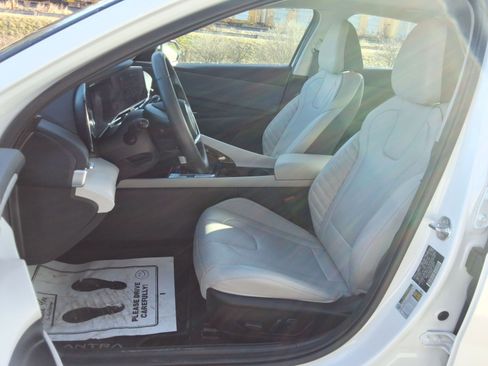 Used 2025 Hyundai Elantra Limited image 28