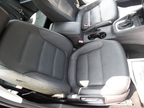 Used 2011 Volkswagen Jetta SE FWD image 22
