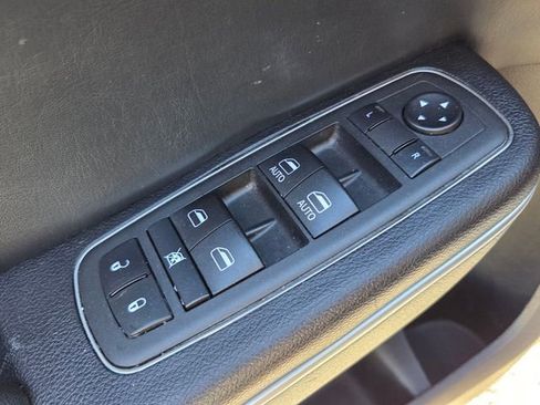 Used 2022 Chrysler 300 S image 34