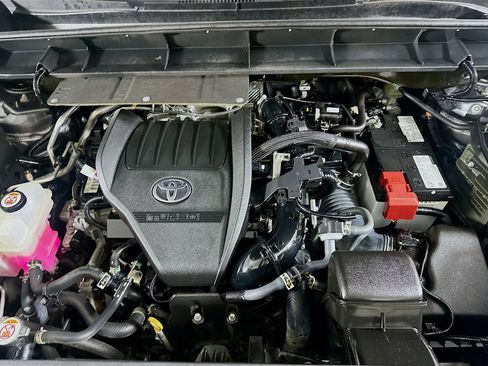 Used 2023 Toyota Highlander LE image 33