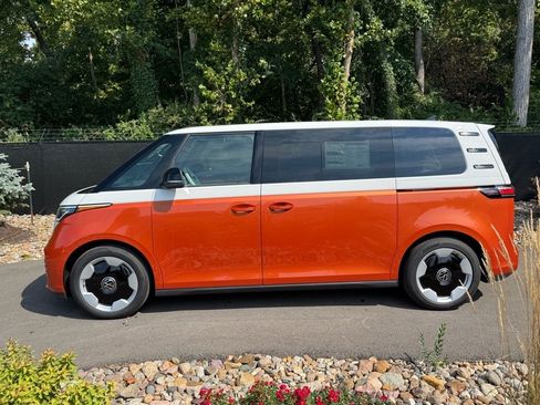 New 2025 Volkswagen ID. Buzz Pro S Plus image 2