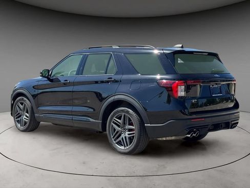 Used 2025 Ford Explorer ST AWD/4WD image 3