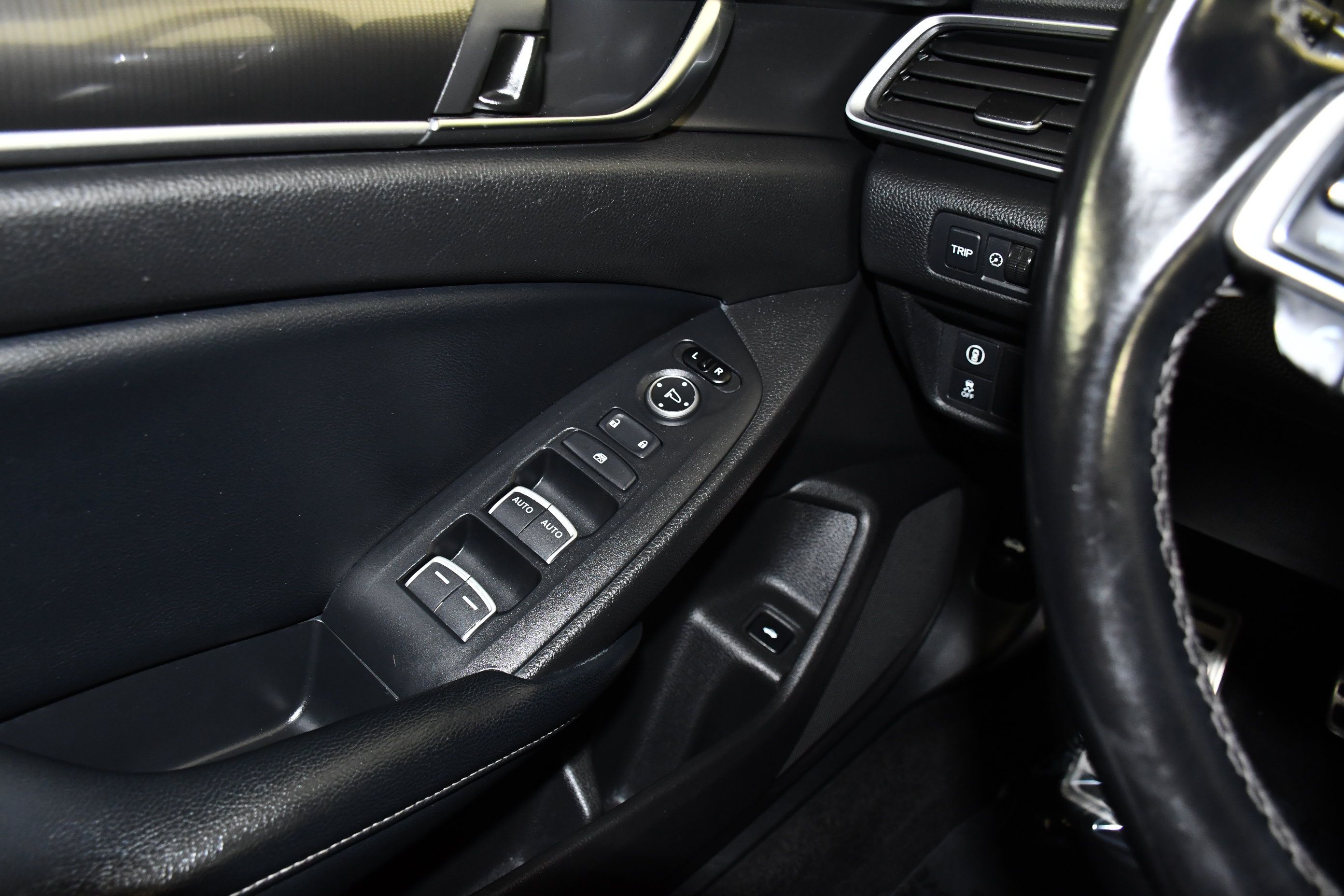 Used 2018 Honda Accord Sport image 30