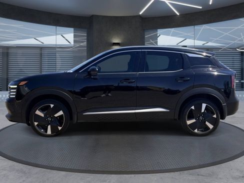 Used 2025 Nissan Kicks SR w/ SR Premium Package FWD image 3