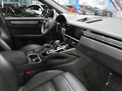 Used 2020 Porsche Cayenne S w/ Premium Package AWD/4WD image 21
