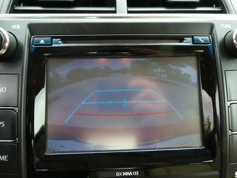 Used 2017 Toyota Camry XLE w/ Moonroof Package FWD image 18