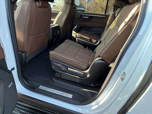 New 2026 Chevrolet Suburban High Country image 17