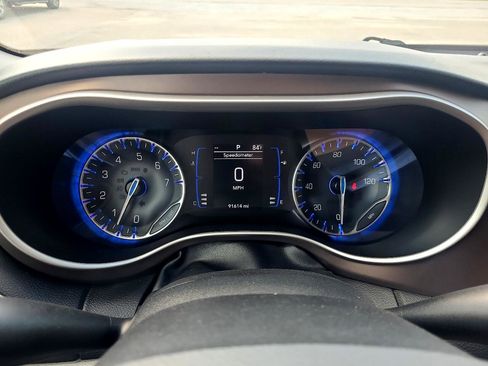 Used 2020 Chrysler Voyager Lxi image 19