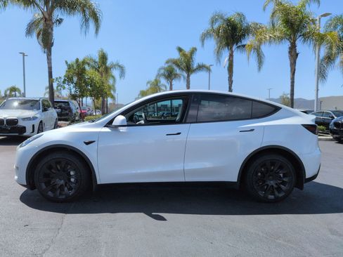 Used 2023 Tesla Model Y AWD image 7