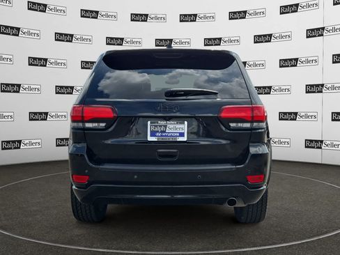 Used 2020 Jeep Grand Cherokee Altitude RWD image 5