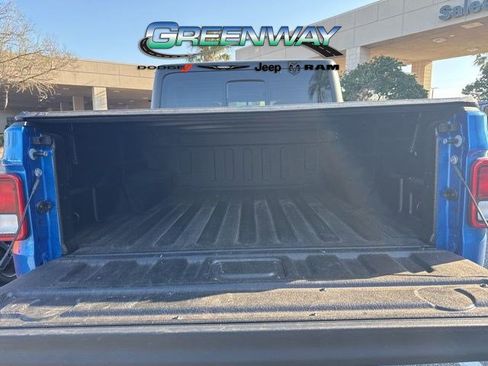 Used 2025 Jeep Gladiator Sport image 11