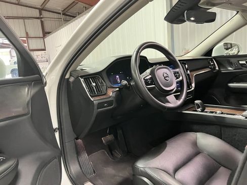 Used 2024 Volvo V60 B5 Cross Country Plus image 9