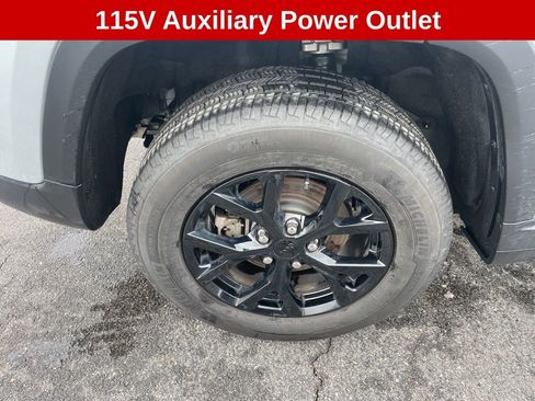 Used 2024 Jeep Grand Cherokee Altitude image 13