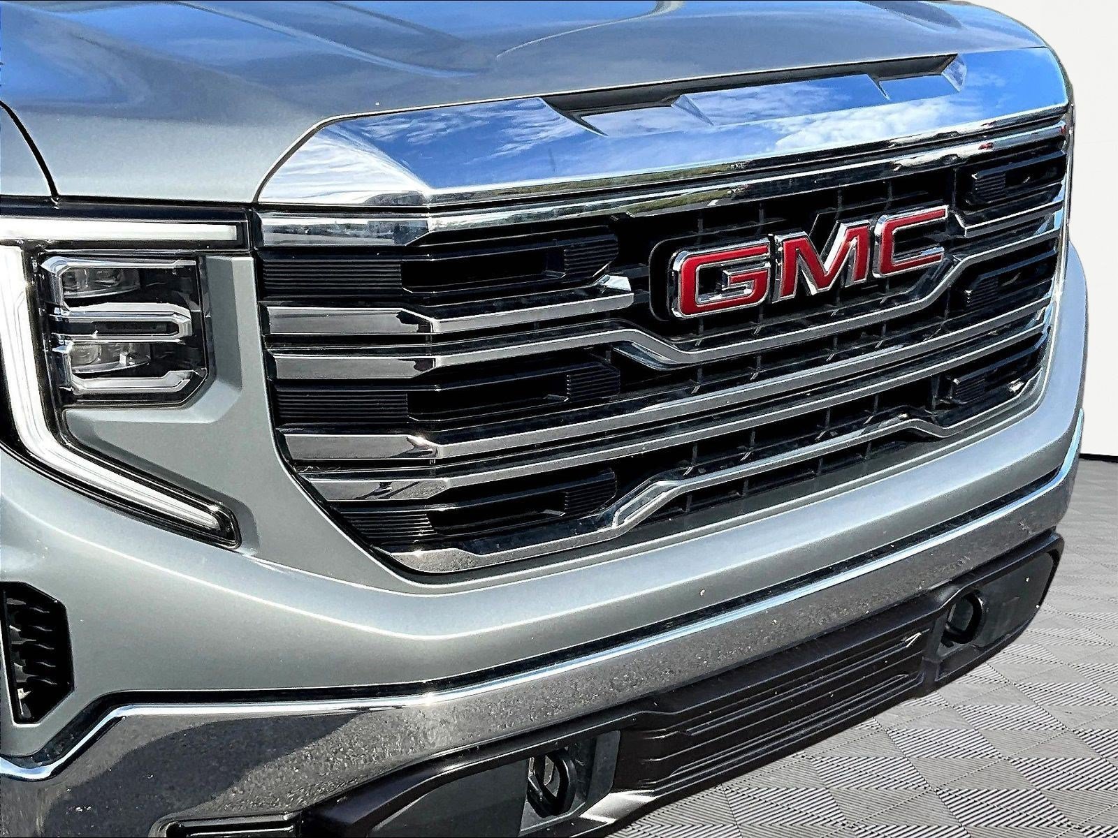 Used 2025 GMC Sierra 1500 SLT AWD/4WD image 32